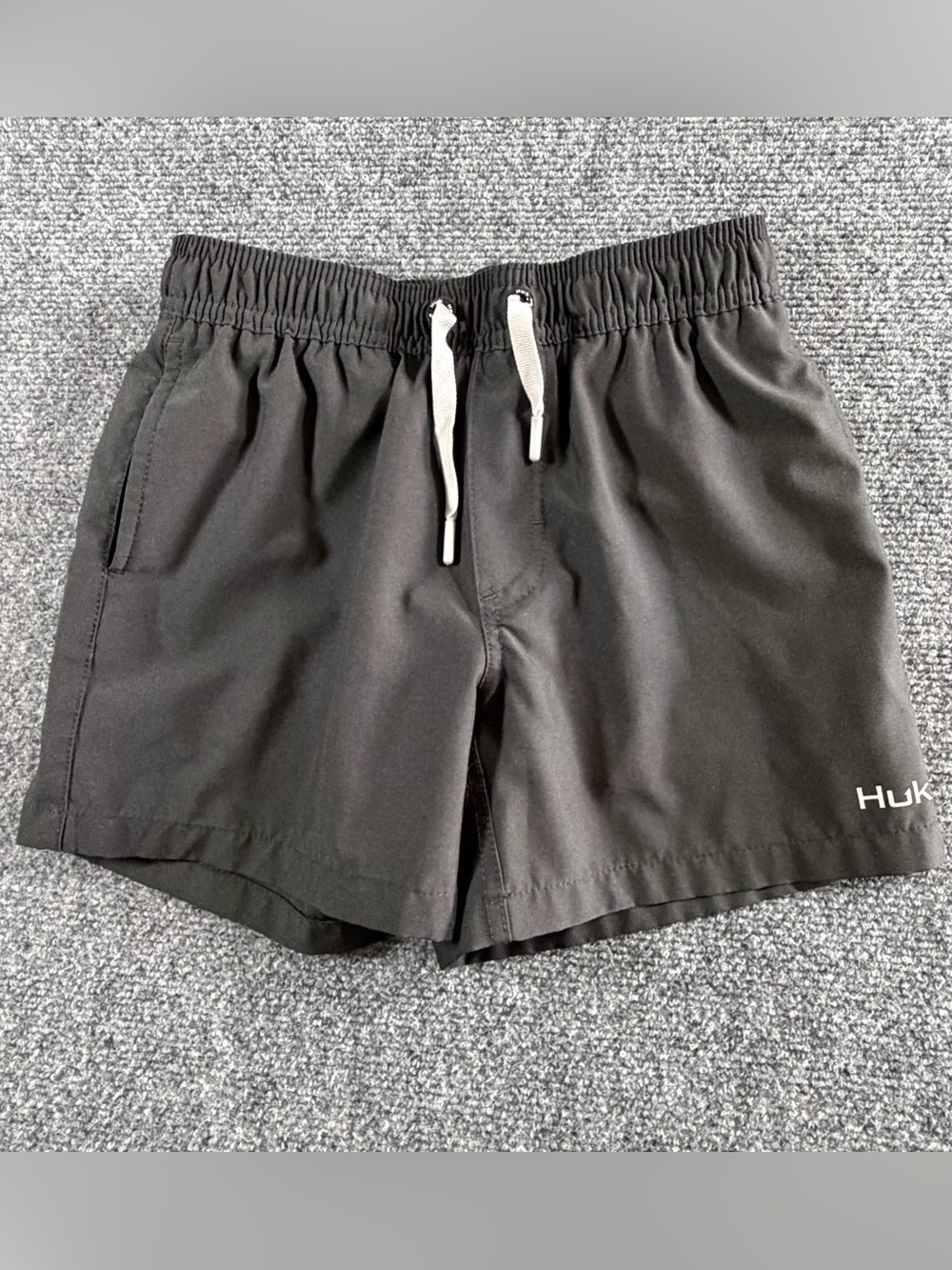 Huk Pursuit Youth Black Board Shorts Swim Trunks Size Small Mesh Lined 3.5 Inch